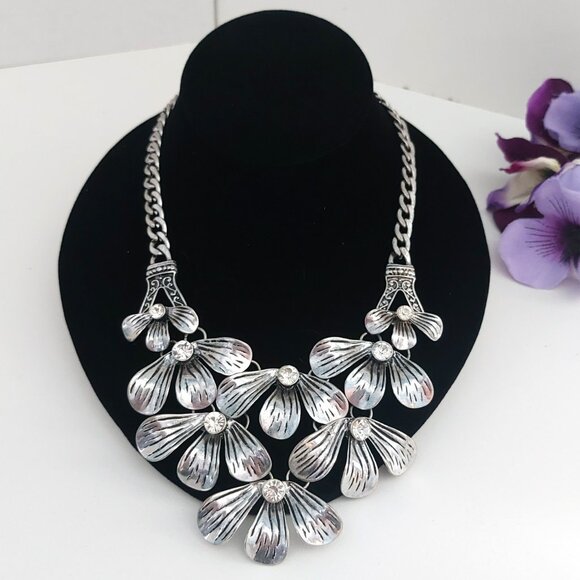 Large Silver Floral Bib Necklace Boho Parisian Chic Rhinestones 20-22'' Like New - Picture 2 of 7